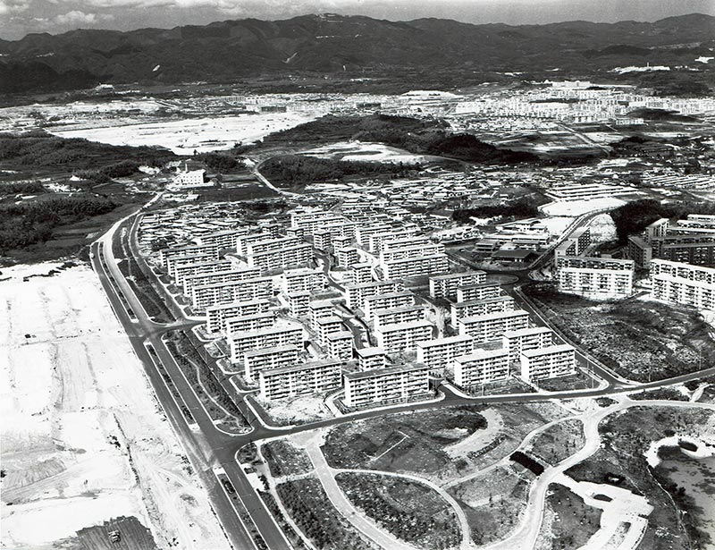 7days scene 空から見た団地と街 昭和40年代篇_06 千里津雲台団地 - うちまちだんち