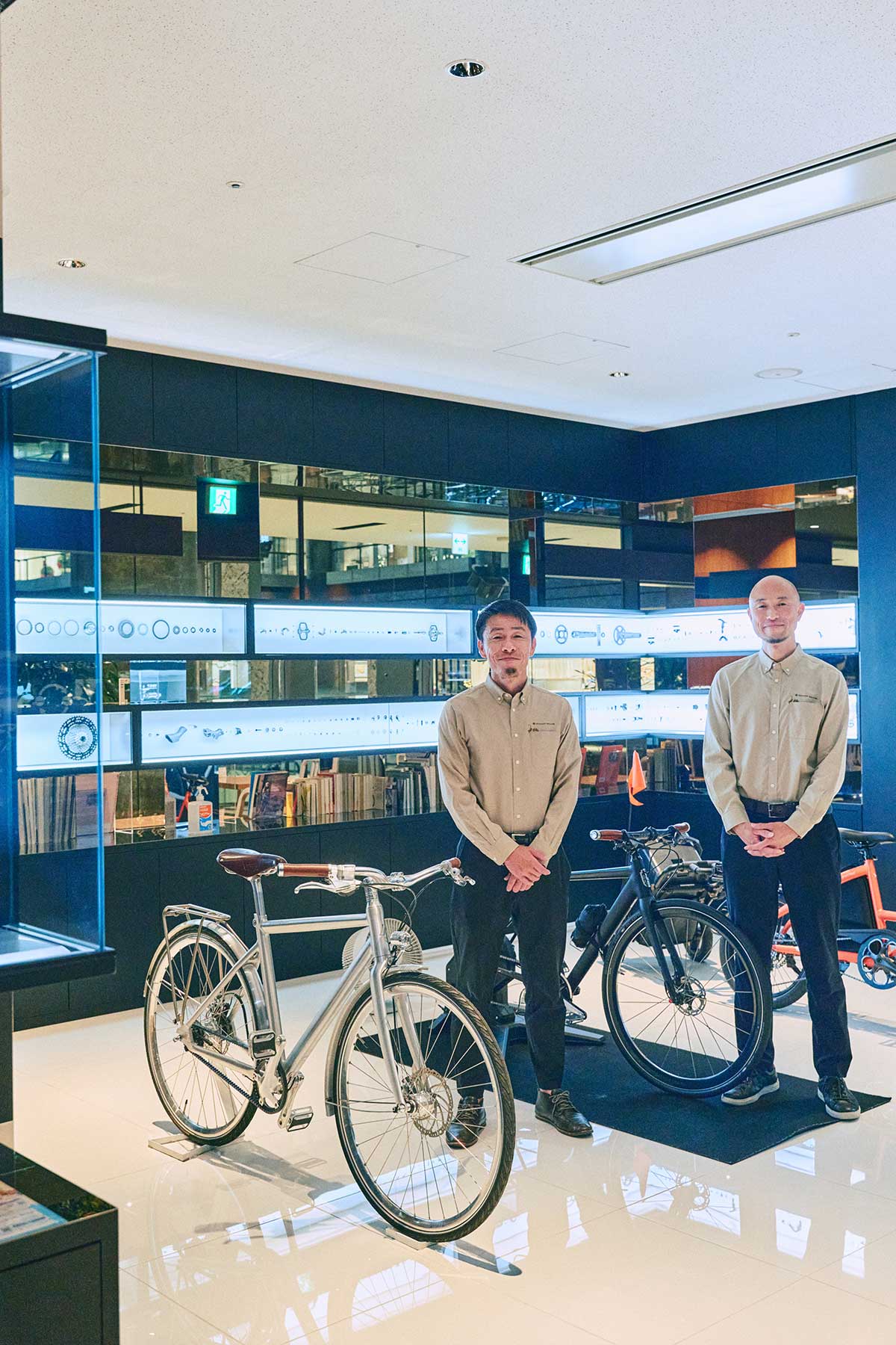 美しきシマノの製品群のショールーム。実はデザイナーとも直接話せる場 