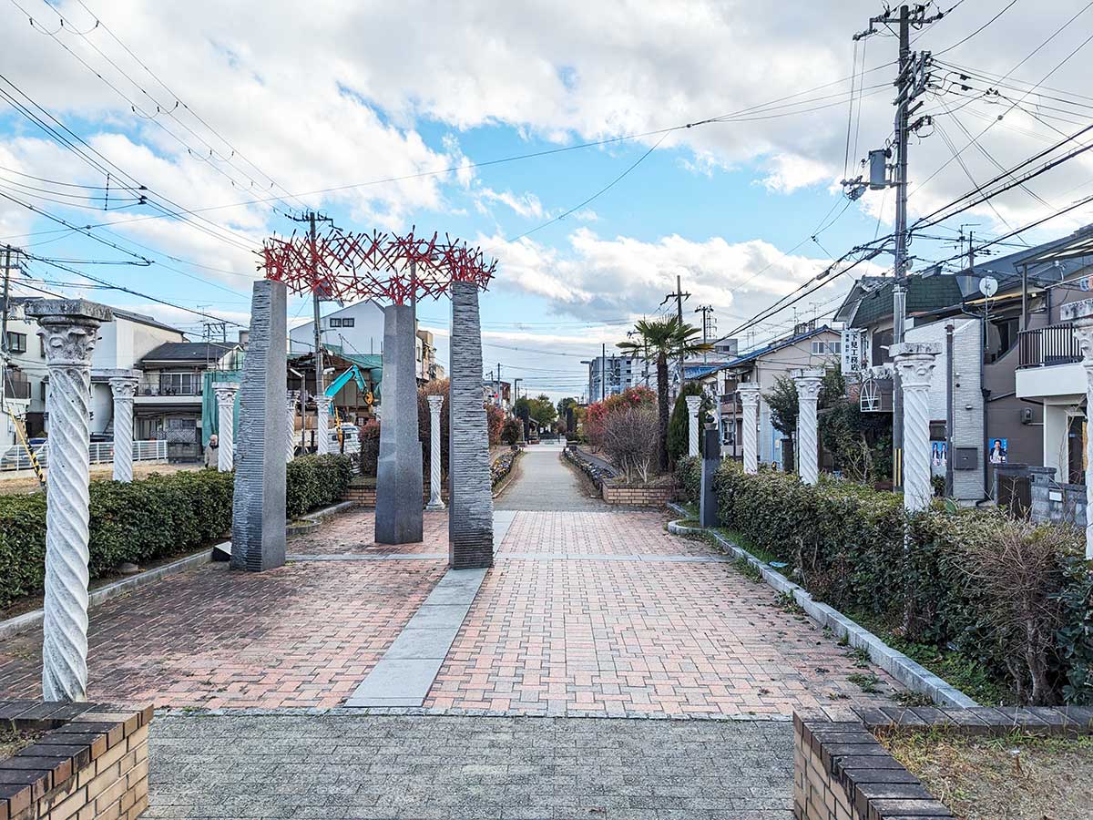 水路の上でお散歩 文・すけぐち - うちまちだんち