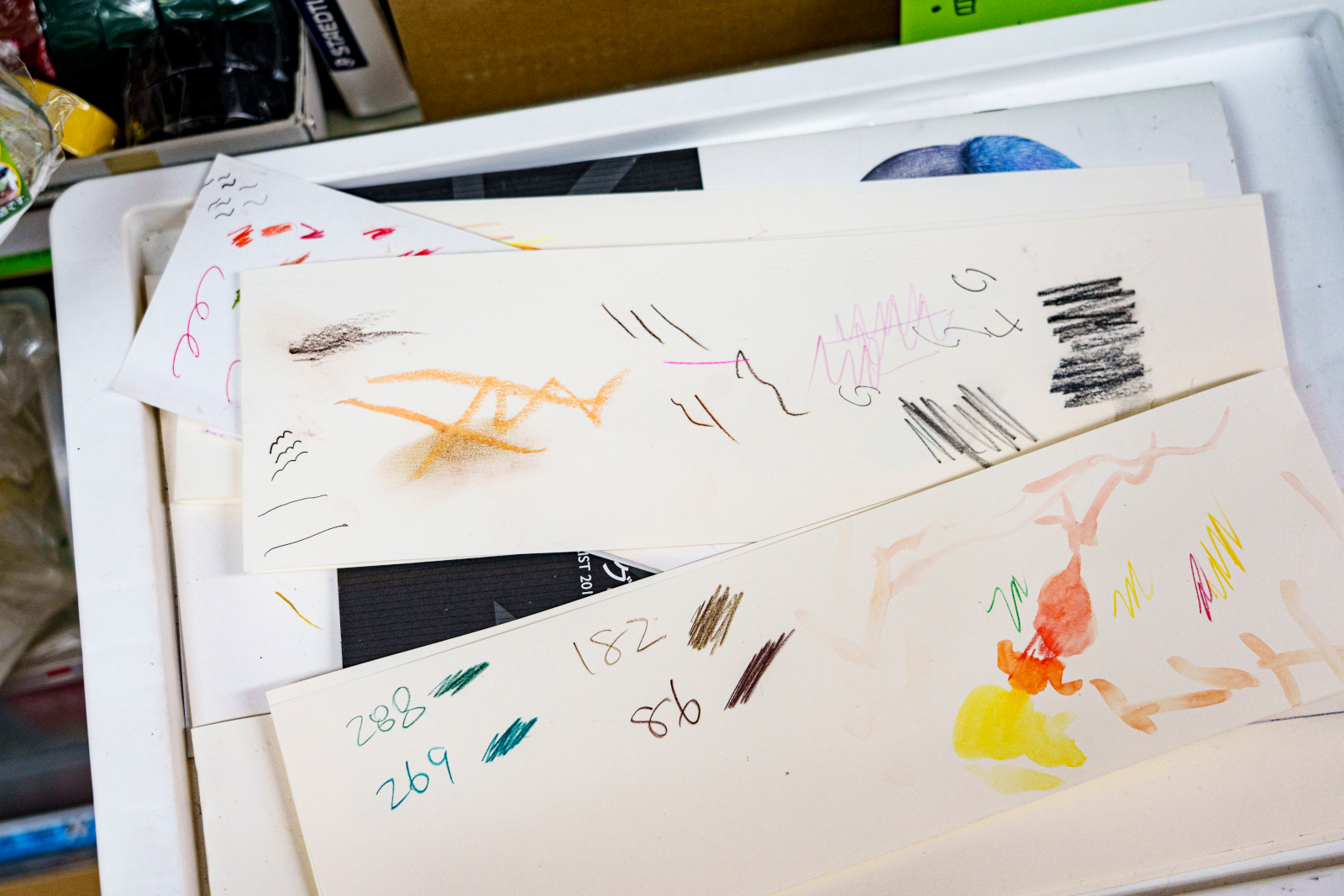 洛西ニュータウンにある画材店「鴻業堂」画材の試し描き