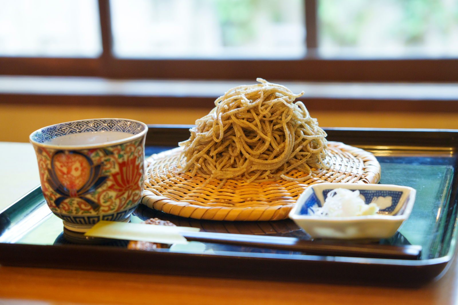 京都市西京区大原野にある本格手打ち蕎麦の名店「そば切りこごろ」のメニューの一つ、粗挽きそば