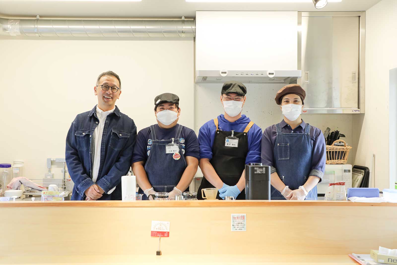 大阪南部にある泉北桃山台一丁団地のももポート文化祭、木曜カフェを運営する芥川さんとスタッフのみなさん