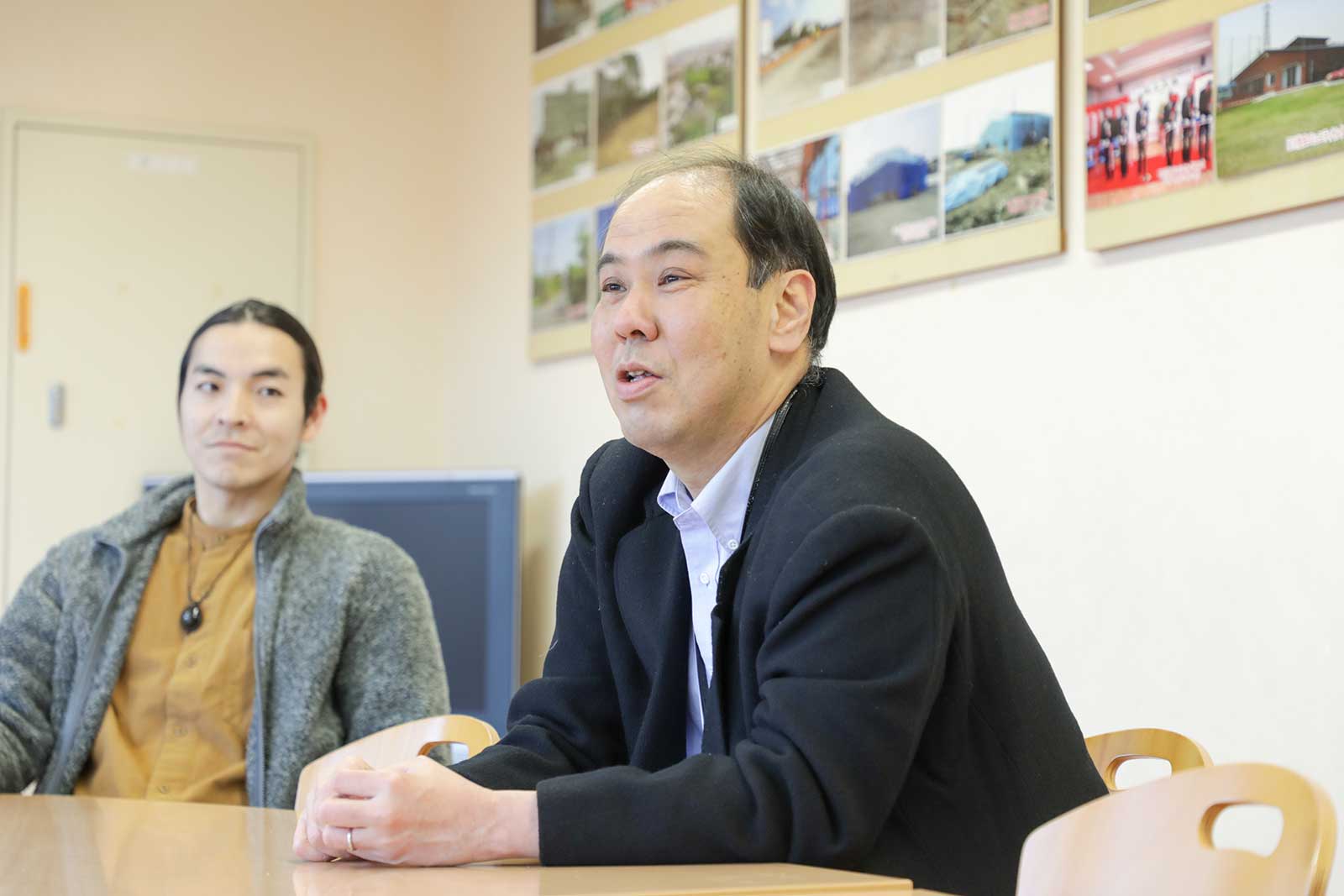 今日の収穫についてコメントするUR都市機構西日本支社大阪エリア経営部部長岩田雅人さん