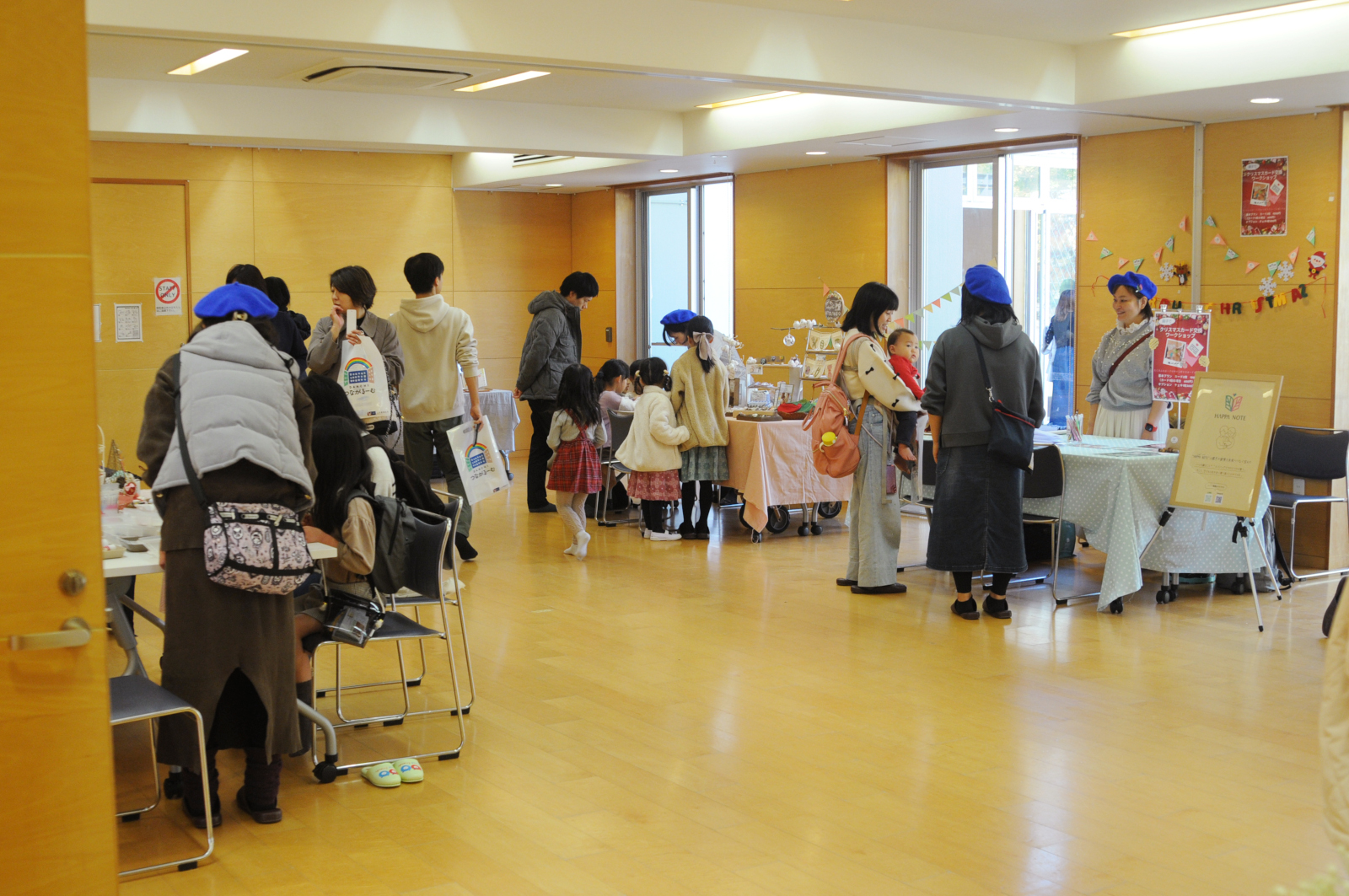 シャレール東豊中の新たな試み「マルシェ・ツクル・ゼミ」イベント「どんぐりまるしぇinぼん・しゃれーる」のマルシェエリア