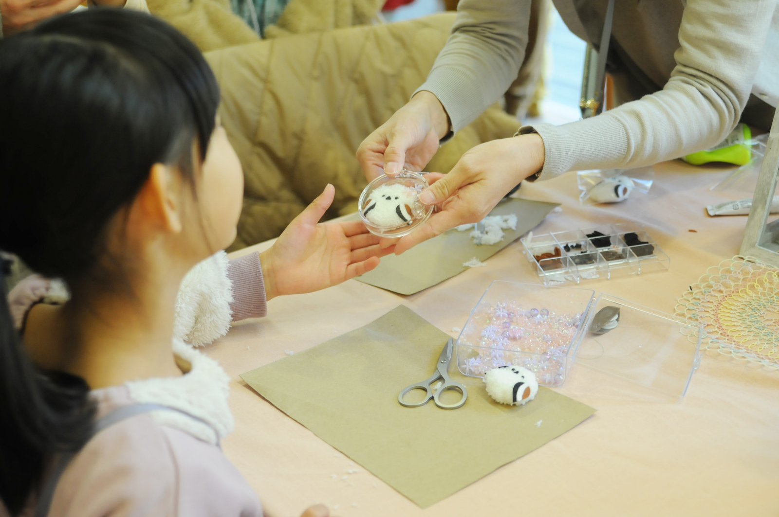 シャレール東豊中の新たな試み「マルシェ・ツクル・ゼミ」イベント「どんぐりまるしぇinぼん・しゃれーる」の「pelangi*m」イベント風景