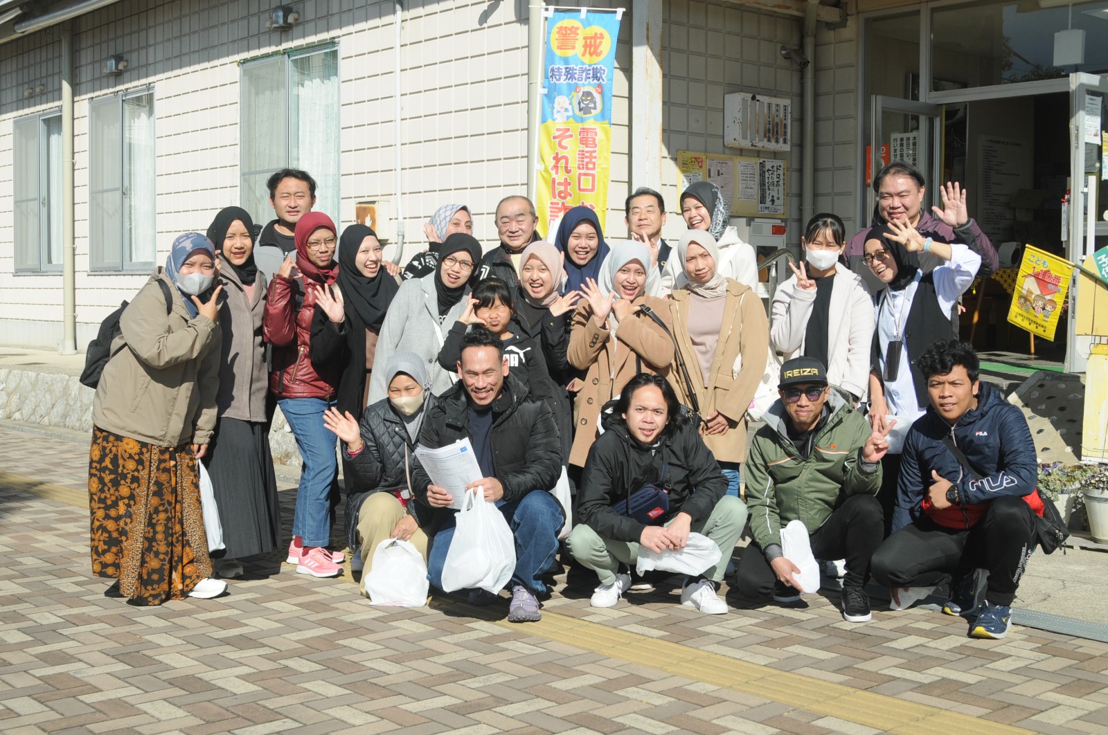 イベント参加者の人たちの集合写真
