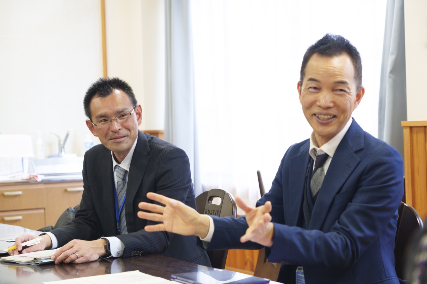 栗本浩行さん（右）と酒井宏樹さん（左）