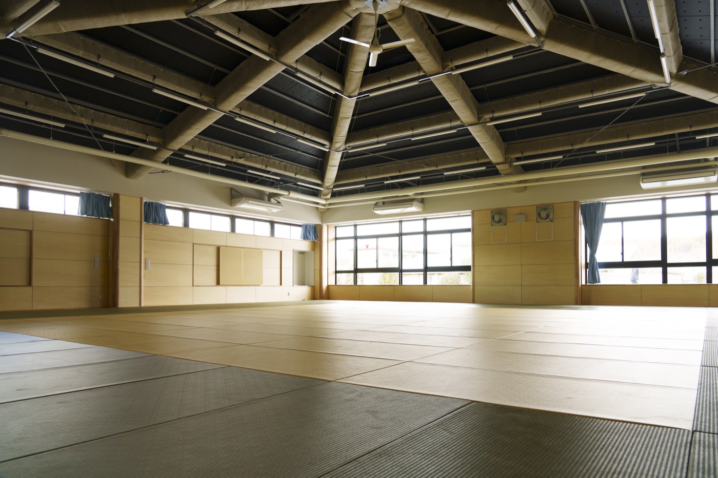 洛西陵明小中学校の武道場