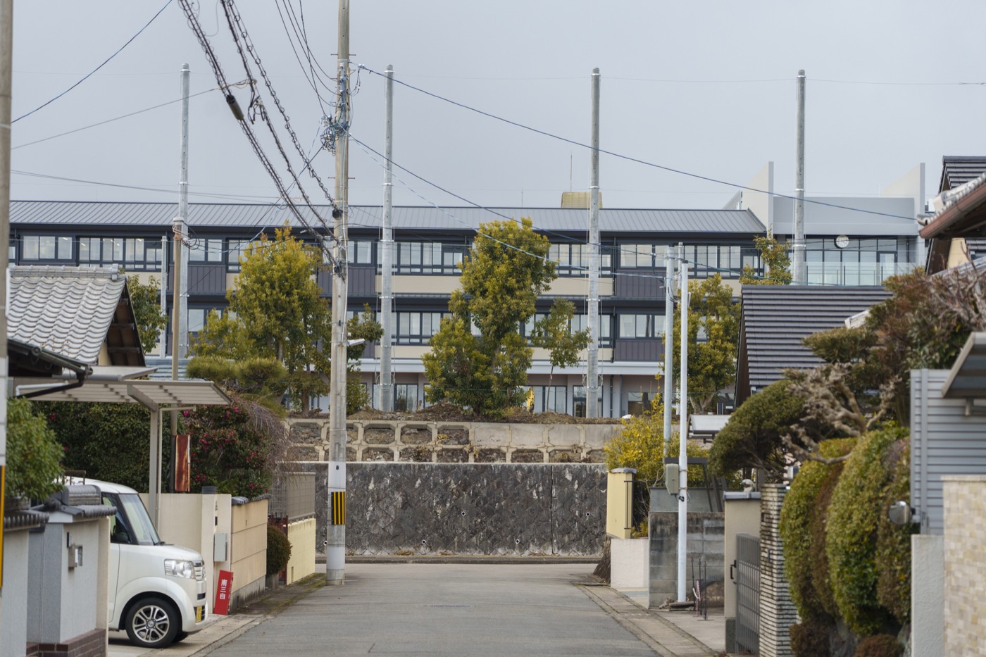 洛西陵明小中学校の最上階の外観