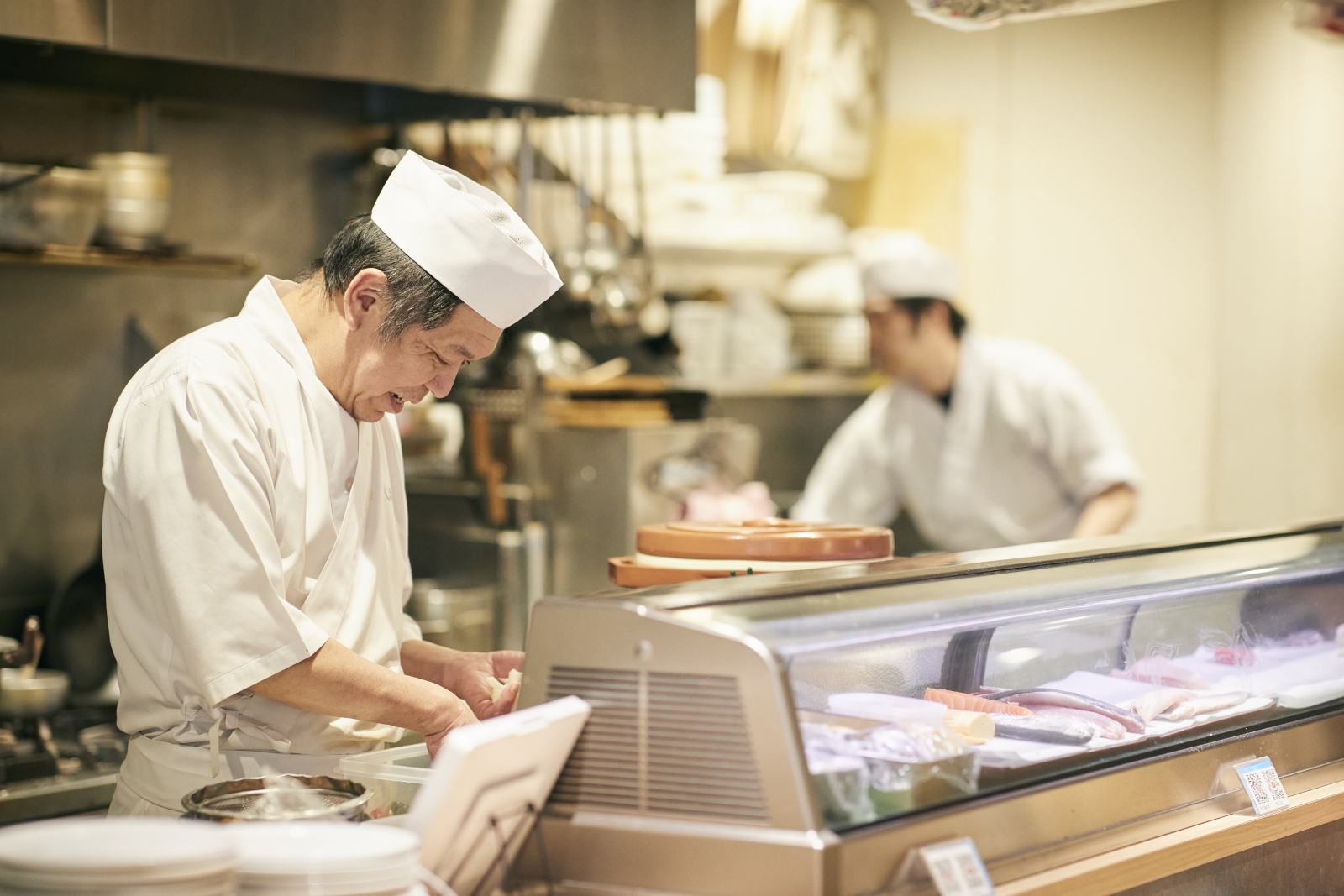 旬菜魚くらしま洛西店の板前さんの横顔