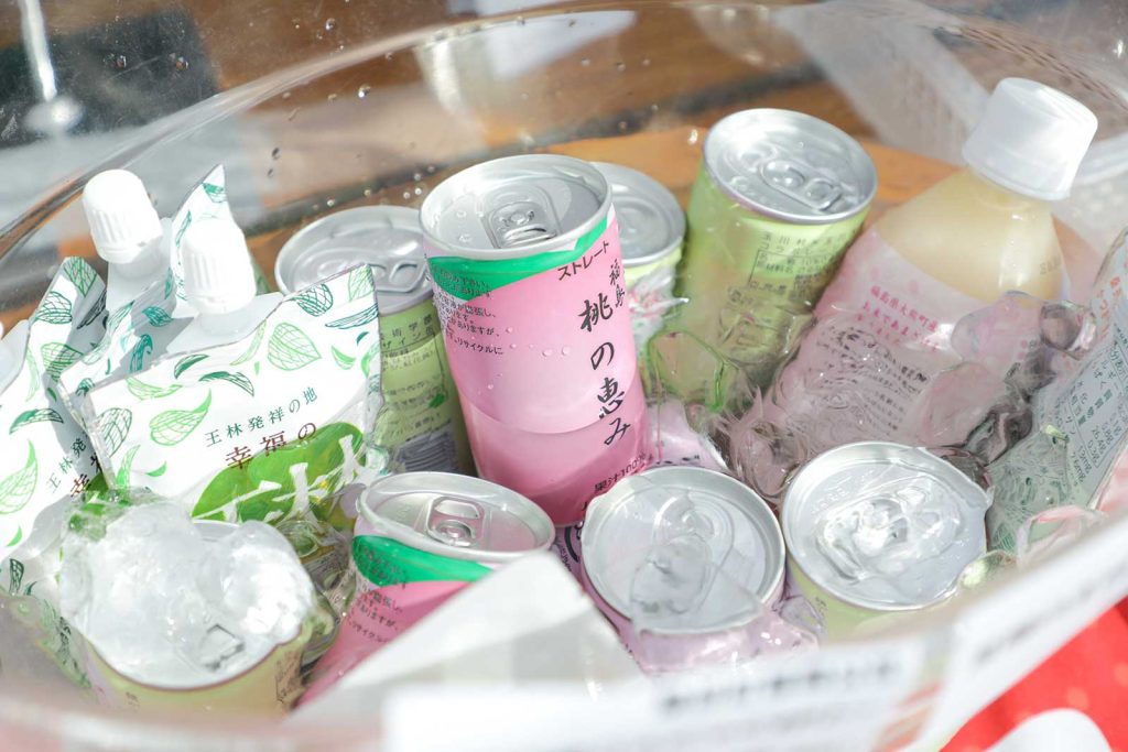 「ふるさと応援プロジェクト」の福島県ブース。当日は気温が上がったこともあり「桃の恵み」をはじめとした冷たいドリンクが大人気。