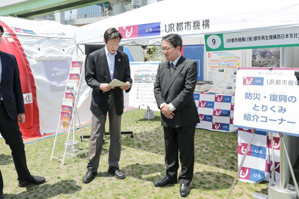 2日間で延べ2千人が来場したURブース。久元神戸市長も視察に訪れました。