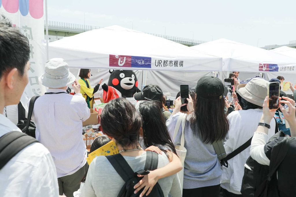 熊本県の営業部長・くまモンがブースに登場。