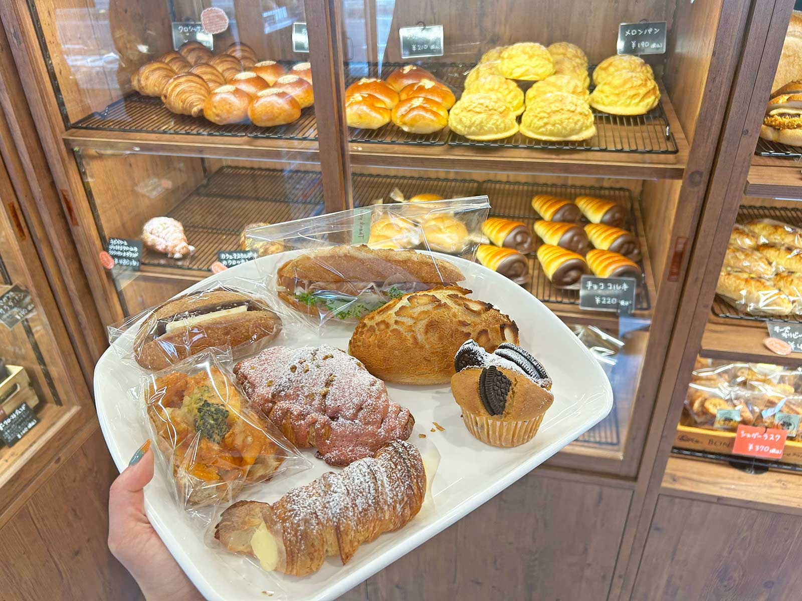 HAPPY TUMMY BAKERYのラズベリーとピスタチオのクロワッサン・オ・ダマンド