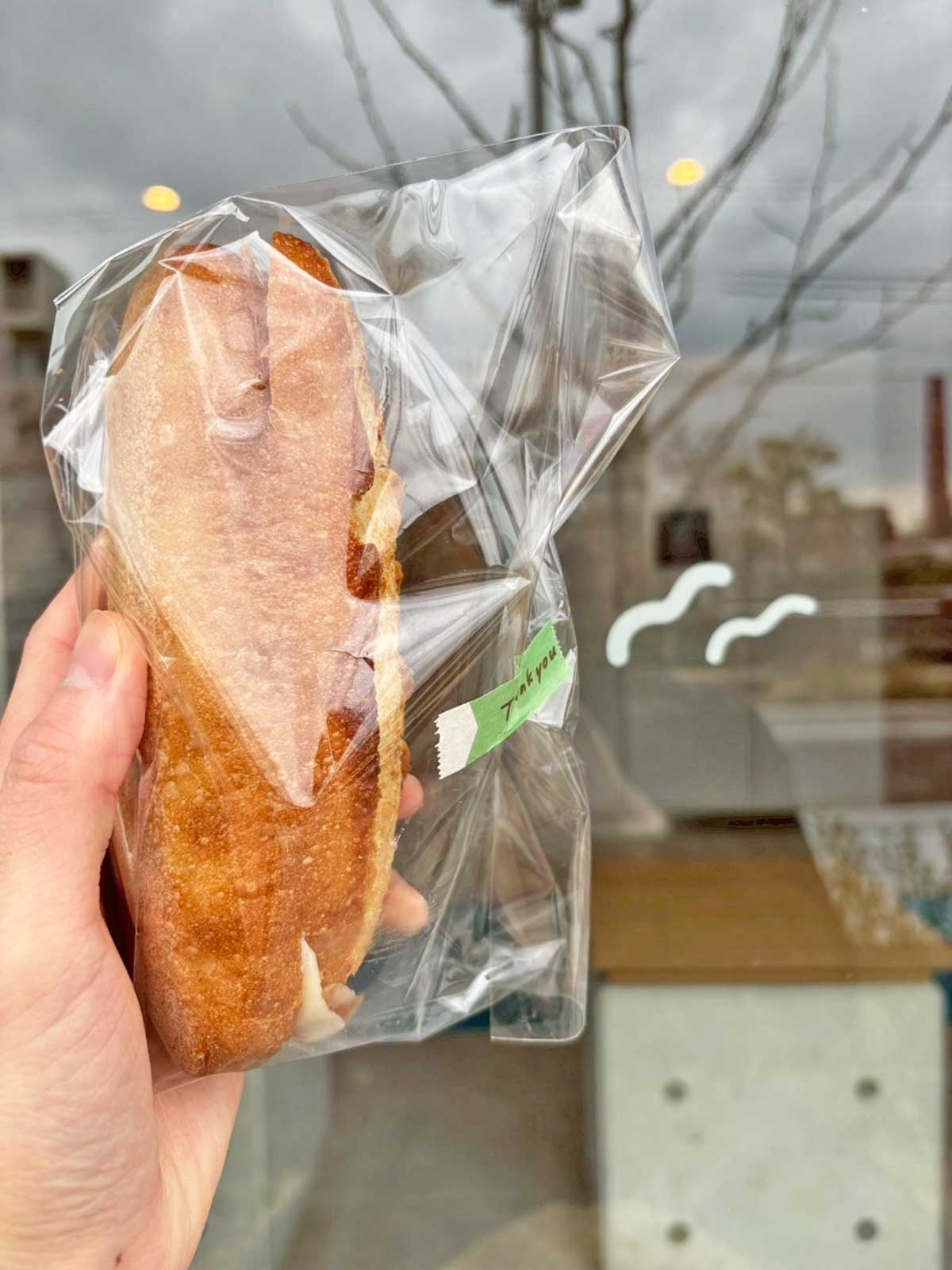 HAPPY TUMMY BAKERYの生ハムとクリームチーズのカスクート