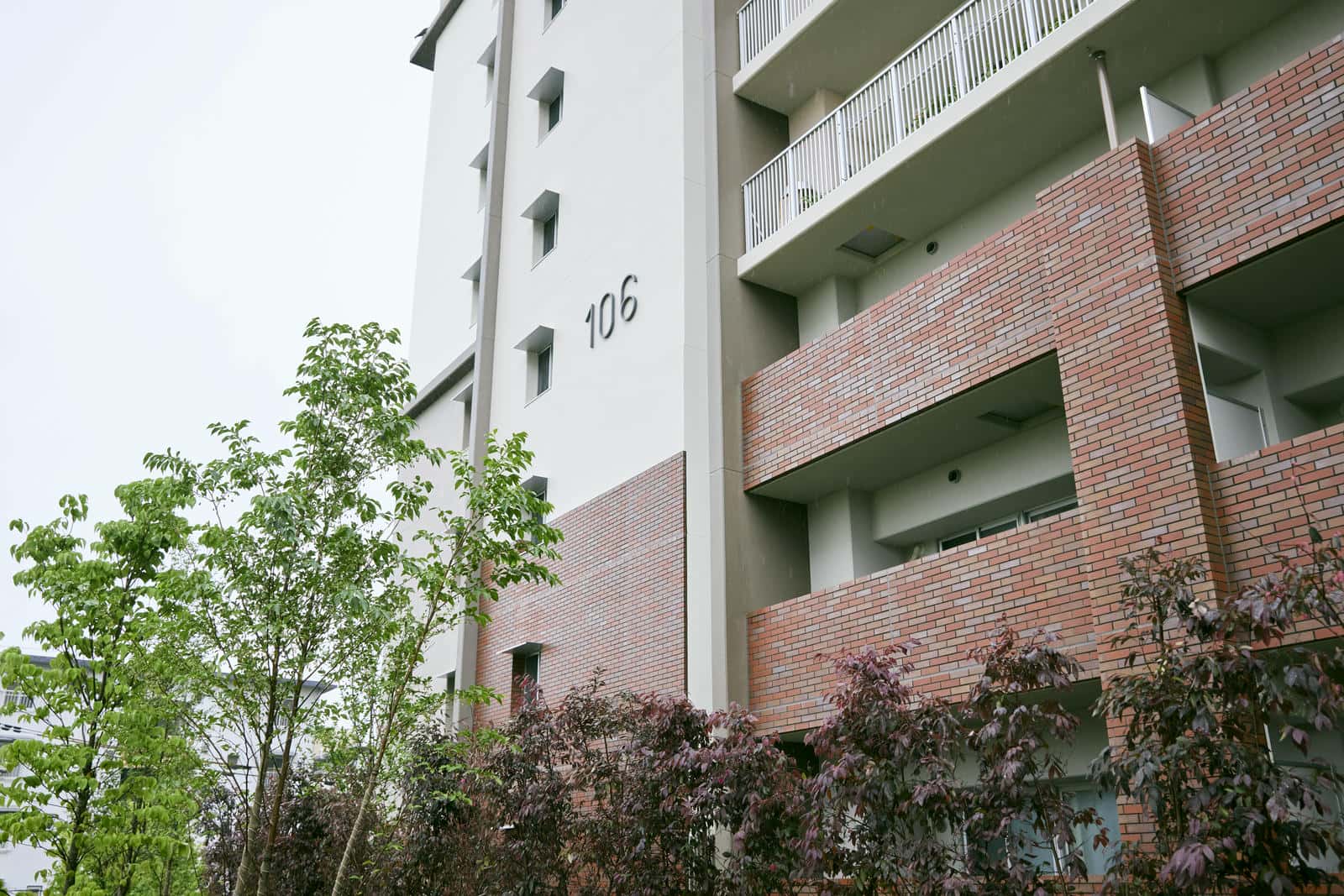 新千里東町団地106号棟の外観