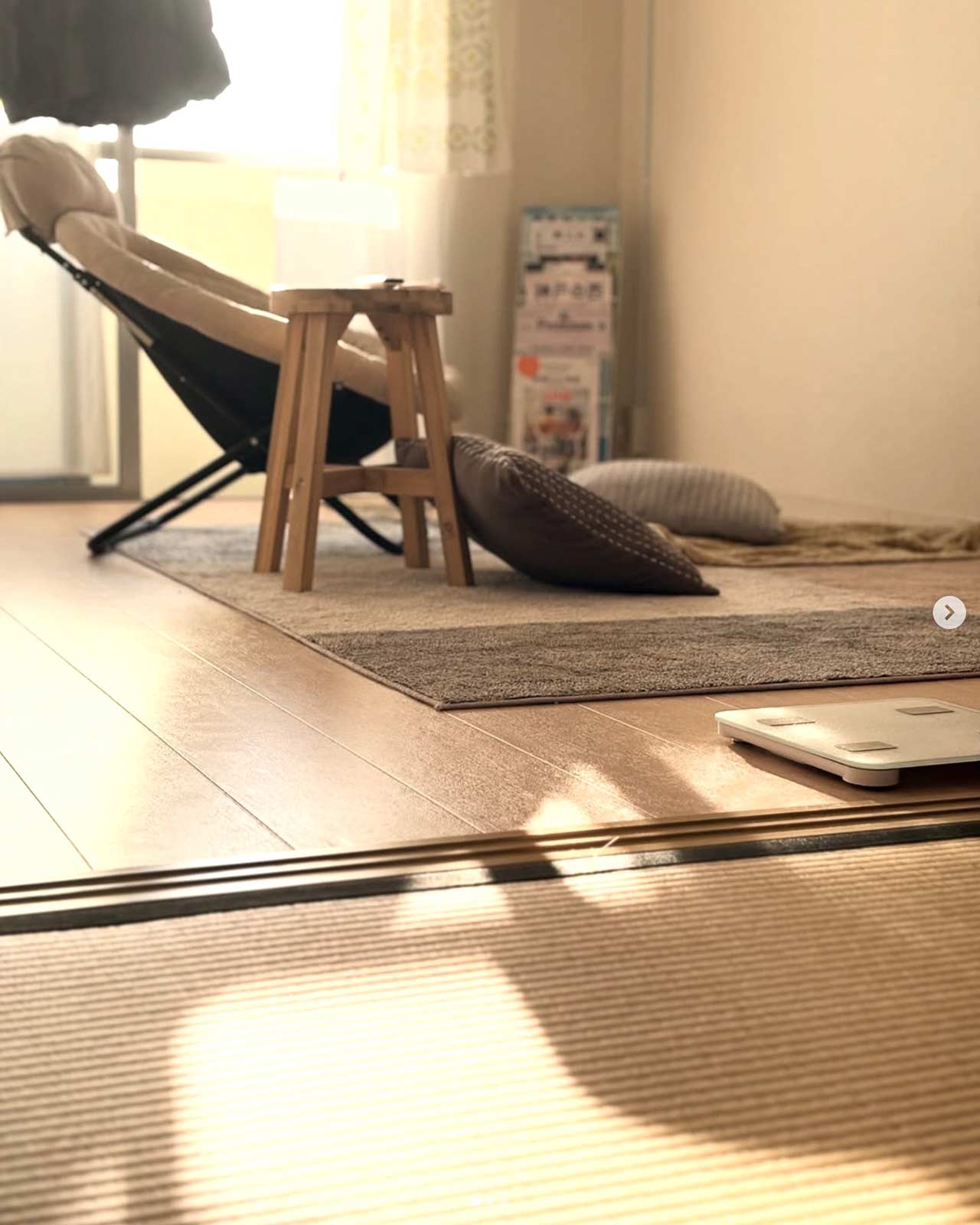 畳に射し込む夕日
