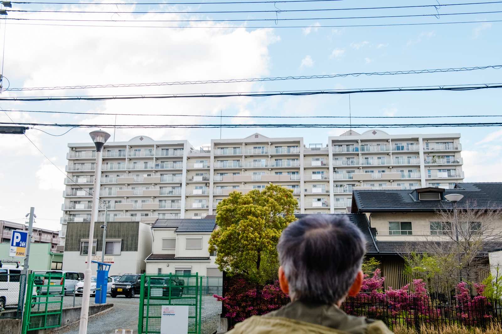 シティハイツ西宮北口を見学する網野さん