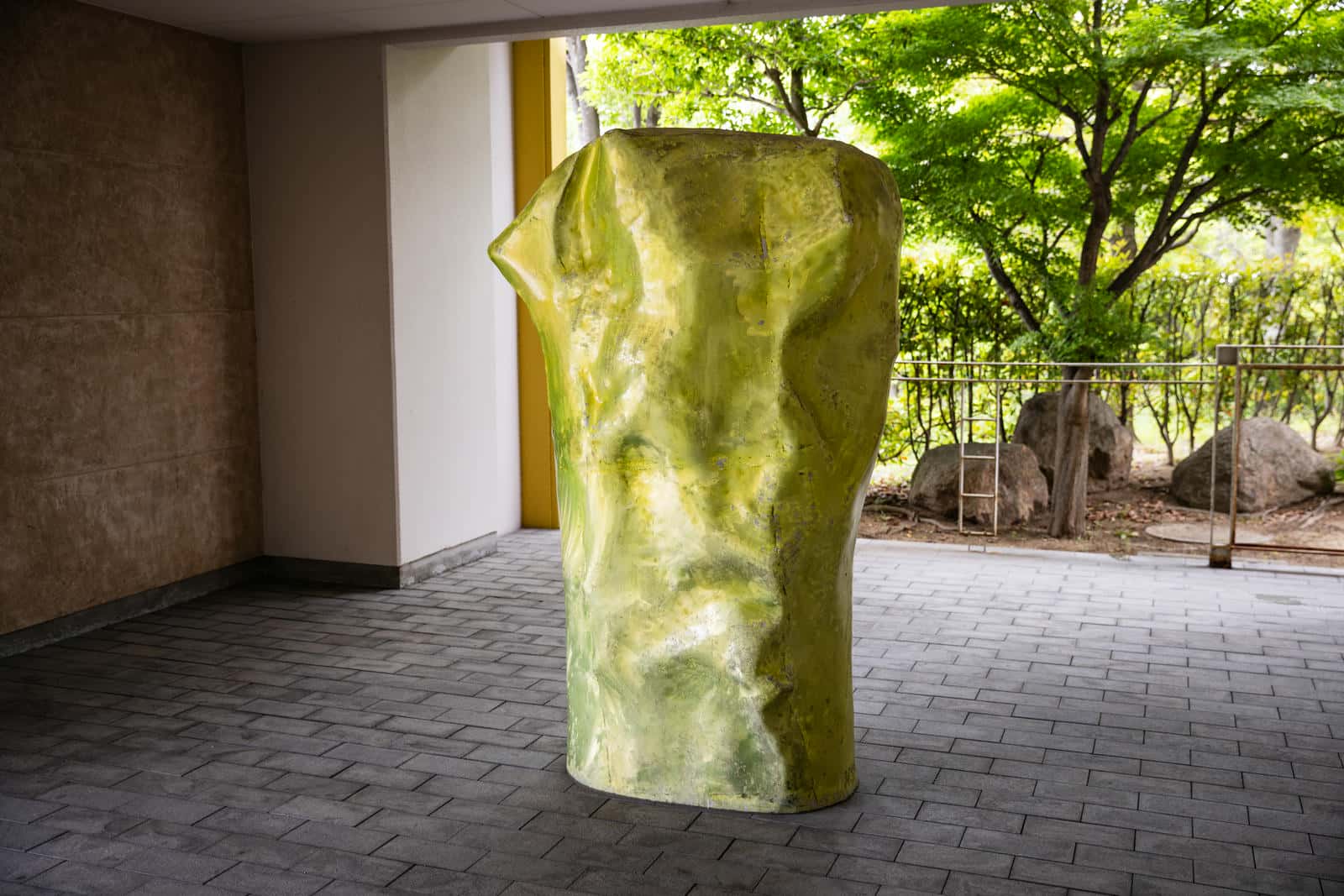 敷地内にあるアート作品