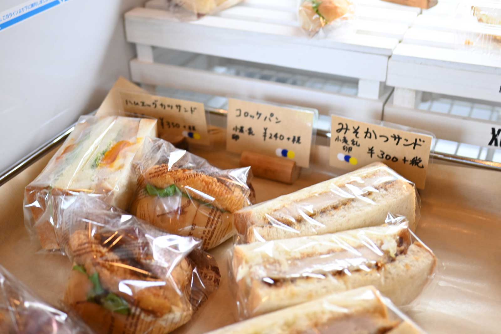 店内に並ぶパン