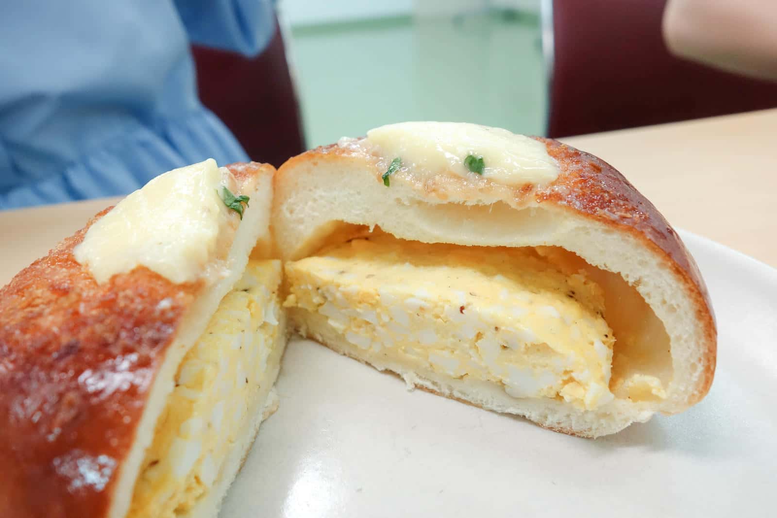 たまごサラダパンの断面