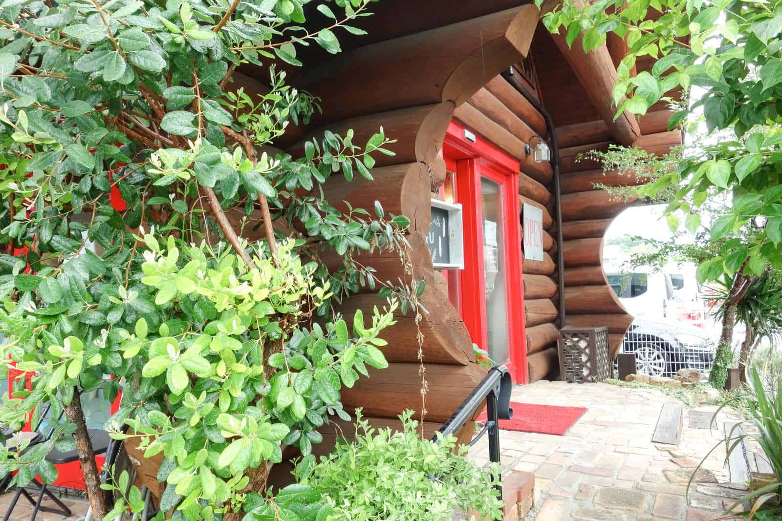 ログ店舗の入口