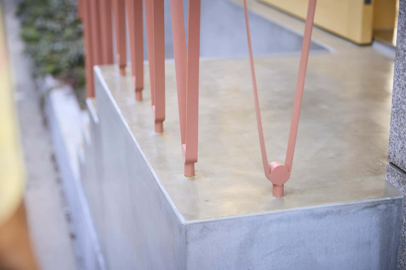 「ほとりで」入口の手すり