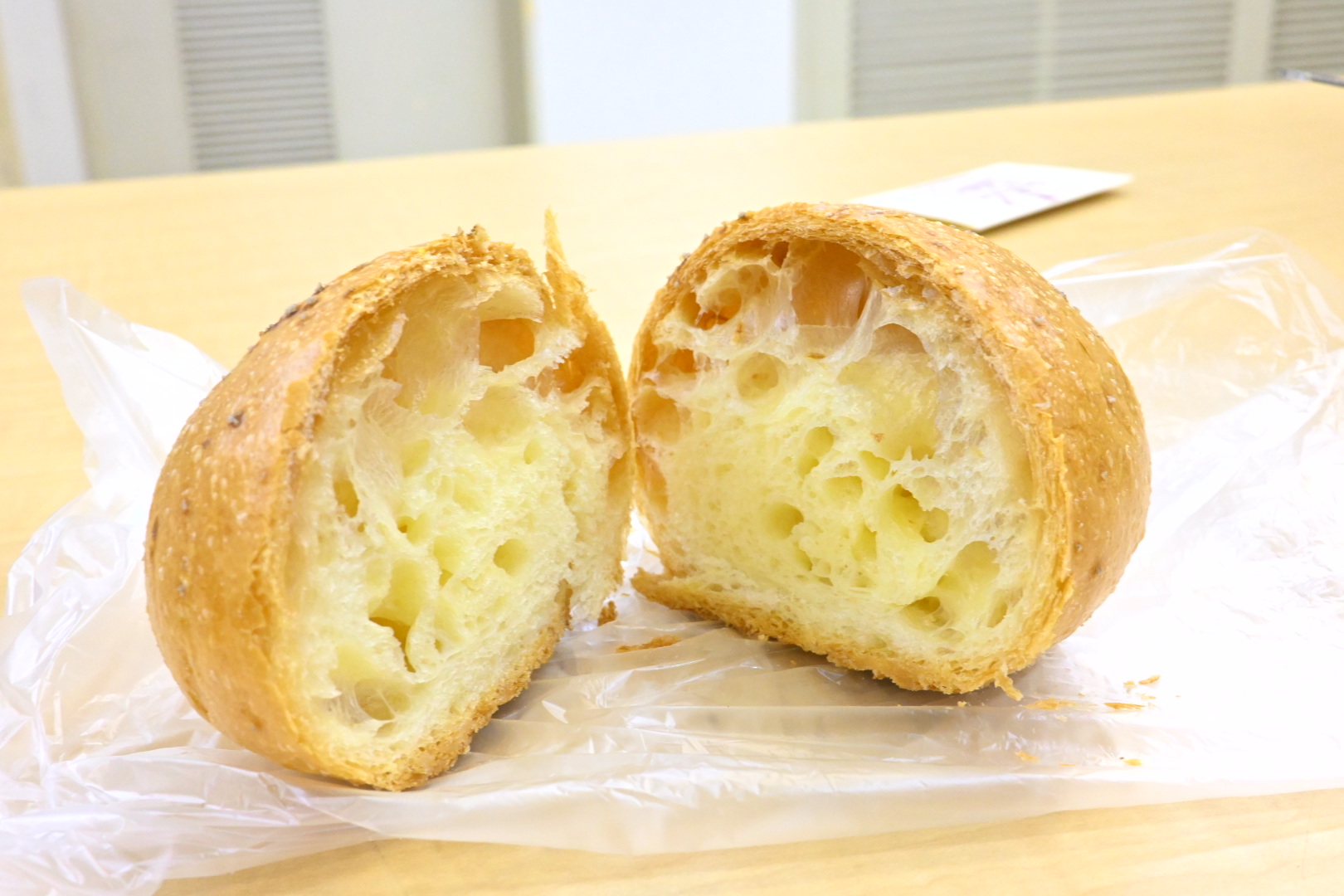 塩パンの断面