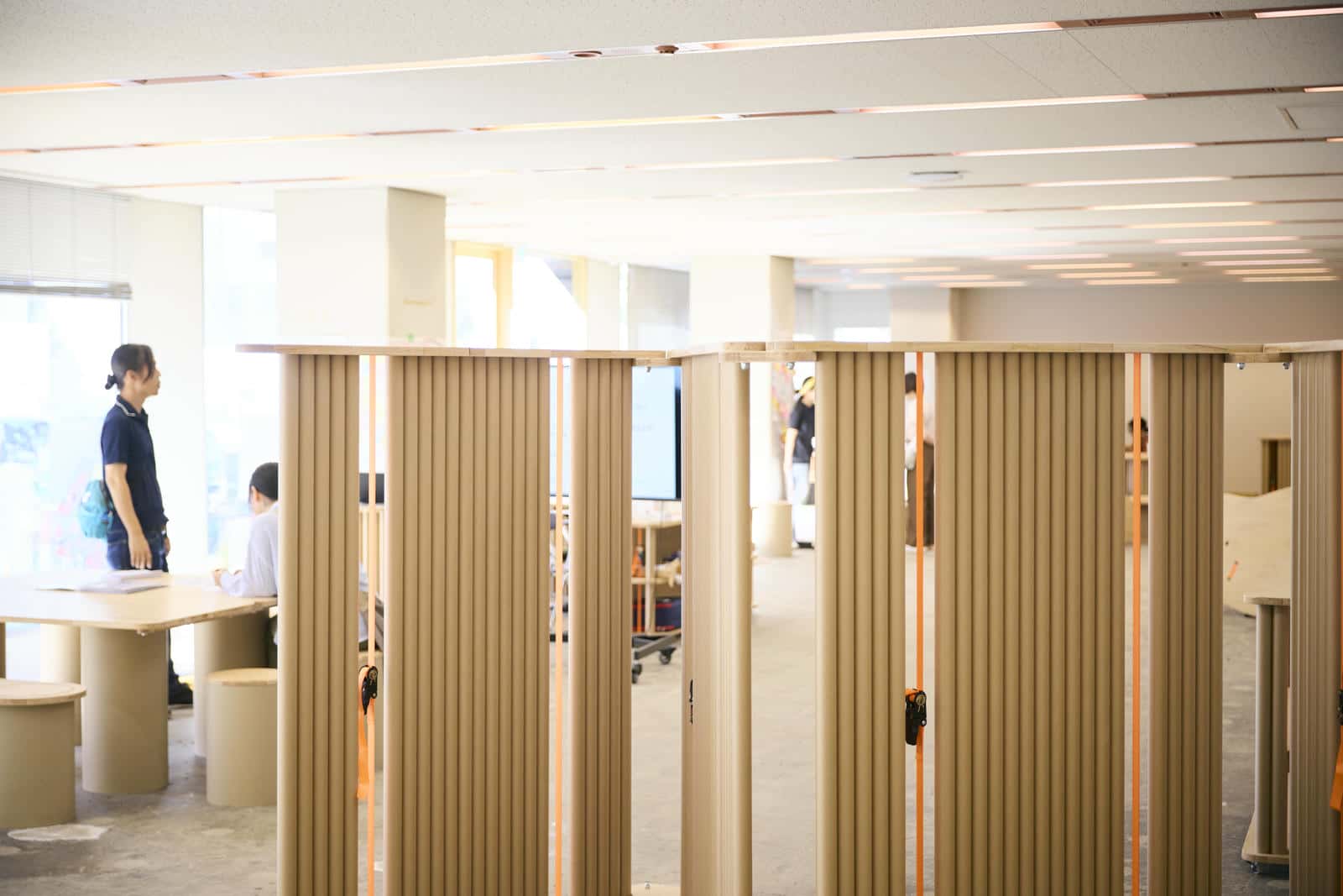 「ほとりで」にあるパーティション