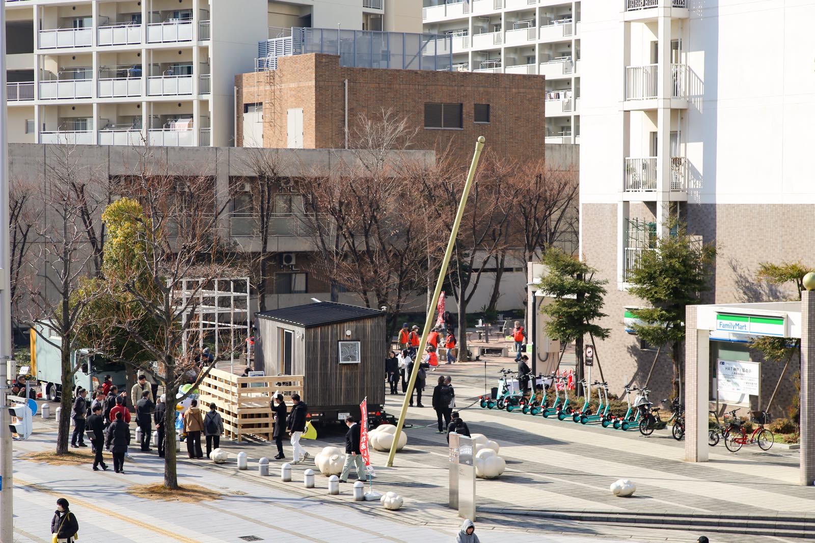 HAT神戸・脇の浜にインフラゼロハウス設置中！ - うちまちだんち